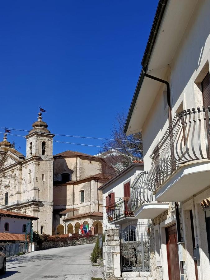 Casa Vacanze L'Agrifoglio Villa Castel Di Sangro Exterior photo